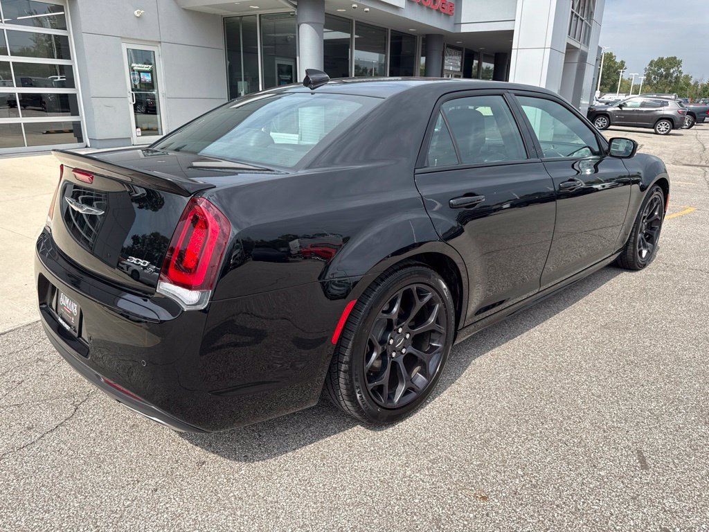 Used 2020 Chrysler 300 S w/ 300S Premium Group RWD image 5