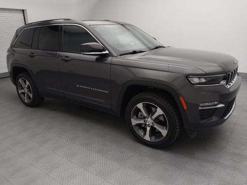 Used 2022 Jeep Grand Cherokee Limited 4xe w/ Luxury Tech Group II AWD/4WD image 11
