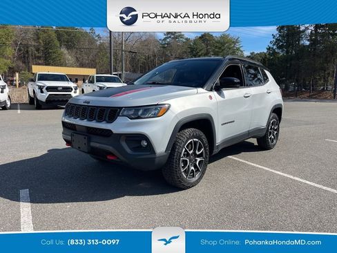 Used 2025 Jeep Compass Trailhawk AWD/4WD image 1