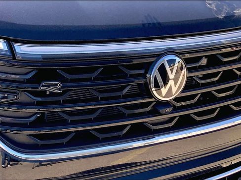 Used 2025 Volkswagen Atlas SEL Premium R-Line image 30