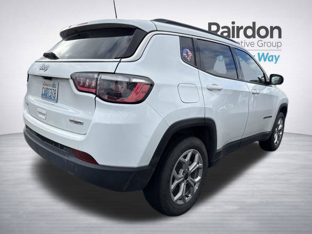 Used 2025 Jeep Compass Latitude AWD/4WD image 13