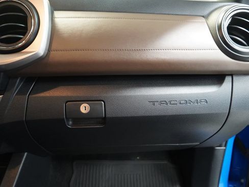 Used 2021 Toyota Tacoma Limited AWD/4WD image 38