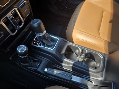 Used 2020 Jeep Gladiator Overland AWD/4WD image 27