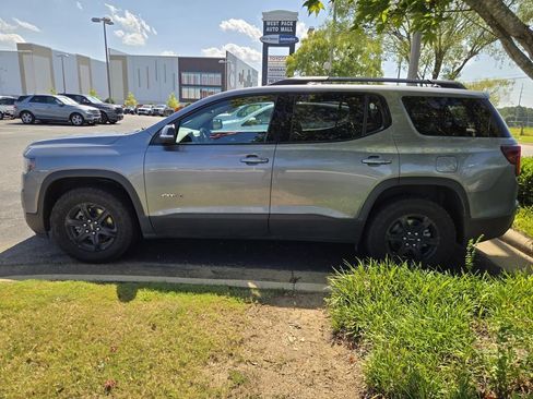 Used 2022 GMC Acadia AT4 w/ Technology Package AWD/4WD image 4