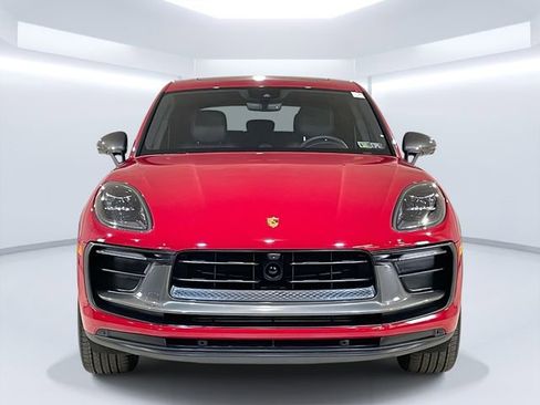 Certified 2025 Porsche Macan Turbo image 2