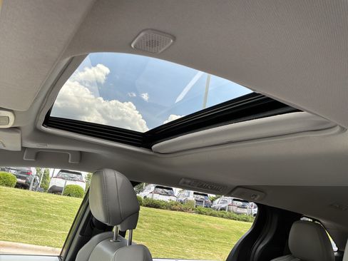 Used 2026 Toyota Sienna XLE FWD image 28