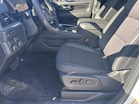 New 2026 Chevrolet Suburban LS image 6