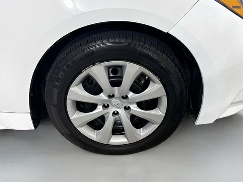 Used 2022 Toyota Corolla LE FWD image 31