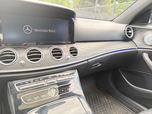 Used 2017 Mercedes-Benz E 300 4MATIC image 22