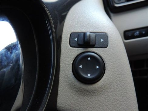 Used 2018 Nissan Rogue SV image 22