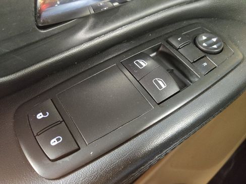 Used 2015 Dodge Grand Caravan American Value Package w/ UConnect Hands-Free Group FWD image 27