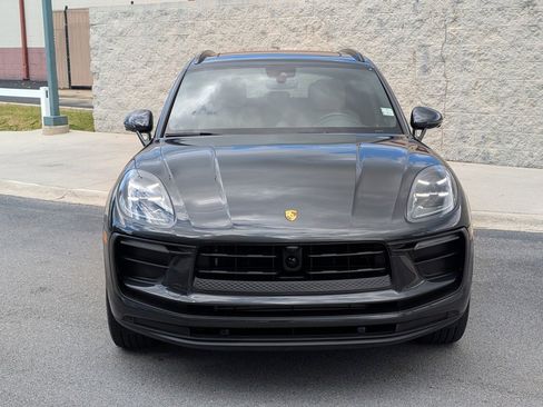 Certified 2025 Porsche Macan image 10