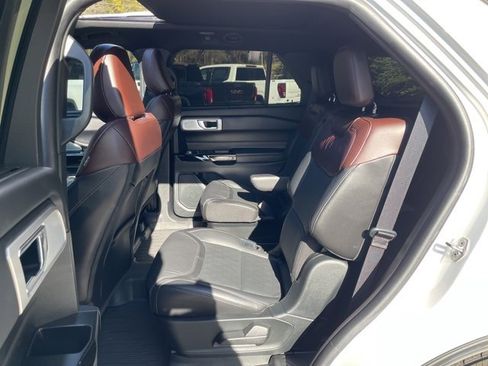 Used 2022 Ford Explorer Platinum w/ Equipment Group 601A image 26