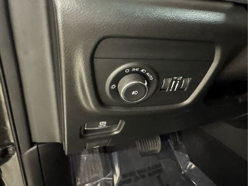 Used 2024 Jeep Grand Cherokee L Limited w/ Luxury Tech Group II AWD/4WD image 15
