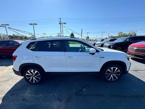 Used 2022 Volkswagen Taos SE image 4