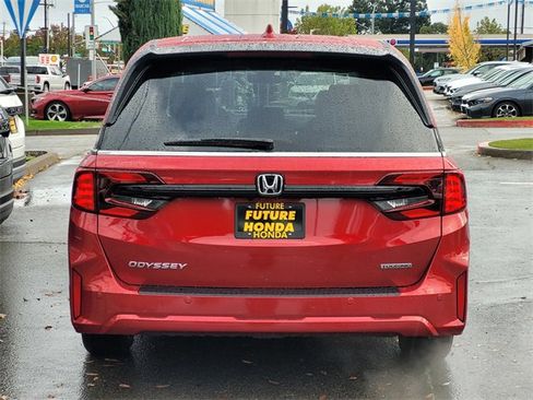 New 2026 Honda Odyssey Touring image 6