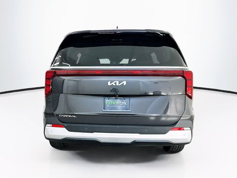 Used 2026 Kia Carnival FWD image 7