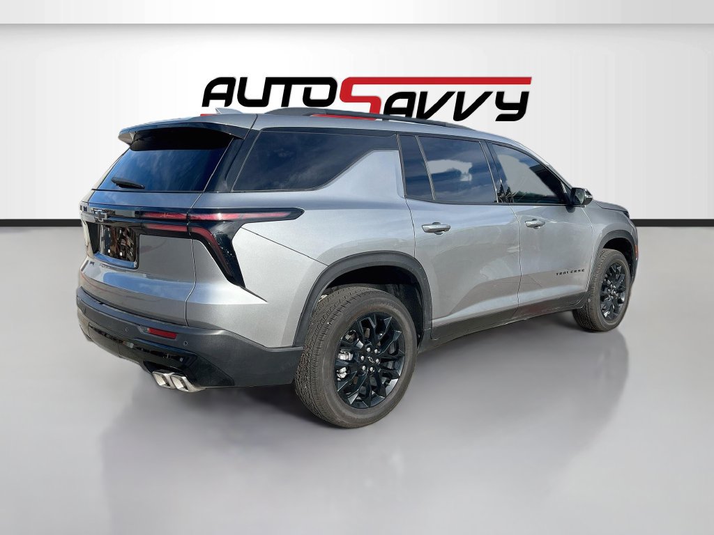 Used 2026 Chevrolet Traverse LT w/ Midnight/Sport Edition FWD image 7