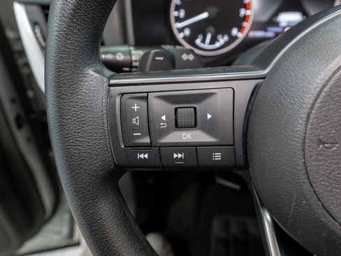Used 2024 Nissan Rogue SV FWD image 23
