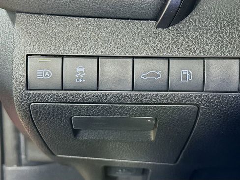 Used 2018 Toyota Camry XSE image 12