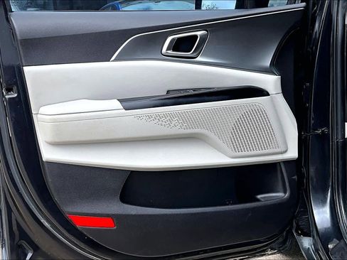 Used 2022 Kia Carnival LX image 20