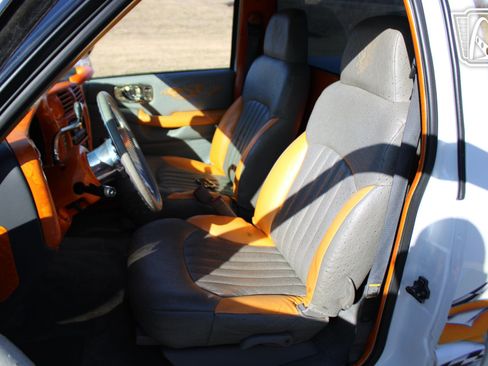 Used 2000 Chevrolet S10 Pickup Xtreme w/ Preferred Equipment Group image 10