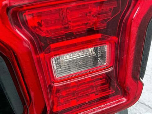 Used 2022 Jeep Wrangler Unlimited Rubicon 4xe image 21