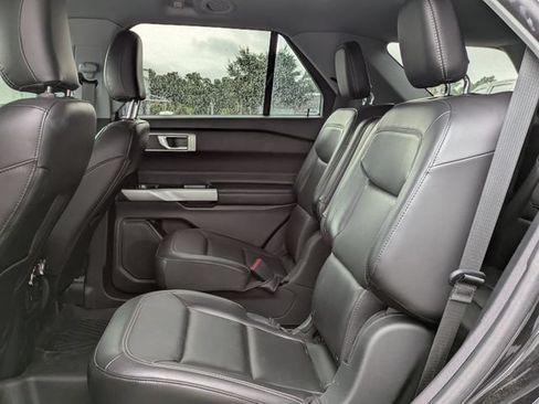 Used 2022 Ford Explorer XLT w/ Equipment Group 202A RWD image 10