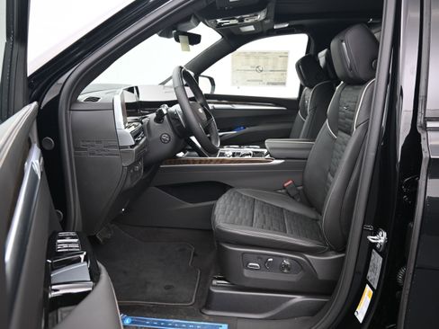 New 2026 Cadillac Escalade ESV Platinum Sport AWD/4WD image 11