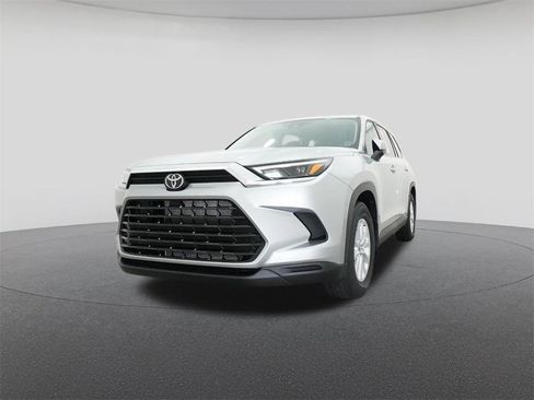 New 2026 Toyota Grand Highlander XLE image 32