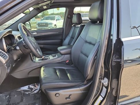 Used 2017 Jeep Grand Cherokee Limited image 16