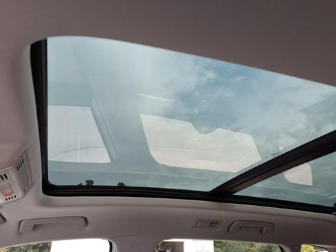 Certified 2026 Volkswagen Taos SE FWD image 14