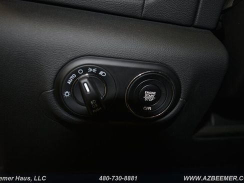 Used 2021 Maserati Levante image 25