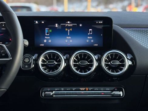 Used 2026 Mercedes-Benz GLA 250 4MATIC image 31