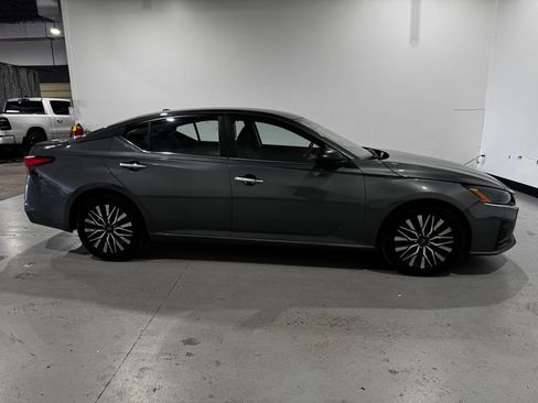 Used 2025 Nissan Altima 2.5 SV image 5