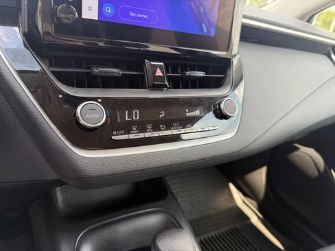 Used 2025 Toyota Corolla LE FWD image 30