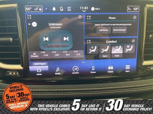 Used 2023 Chrysler Pacifica Touring-L FWD image 29