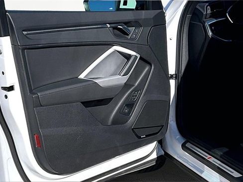 Used 2023 Audi Q3 2.0T Premium Plus w/ Premium Plus Package image 18