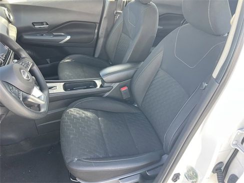 Used 2023 Nissan Kicks SV image 15