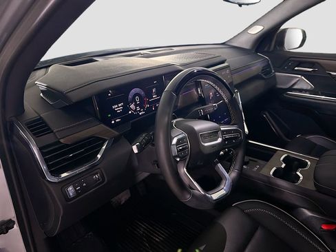 Used 2025 GMC Acadia Denali w/ Super Cruise Package FWD image 9