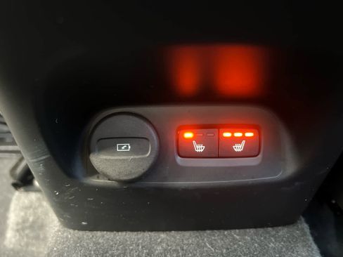 Used 2023 Volvo XC40 B5 Ultimate w/ Protection Package Premier image 27