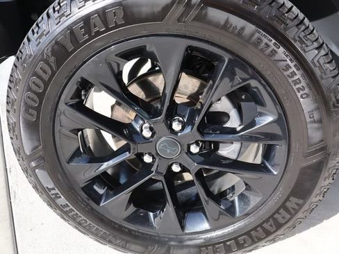 Used 2024 Jeep Wrangler Unlimited Sahara AWD/4WD image 44
