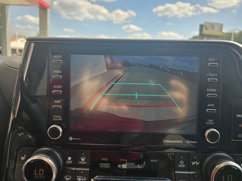 Used 2022 Toyota Highlander XLE image 25