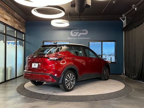 Used 2024 Nissan Kicks SV image 3