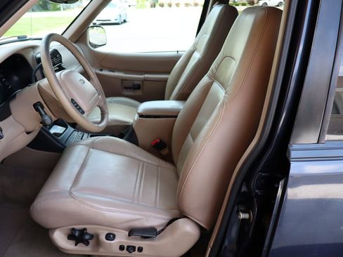 Used 2000 Ford Explorer Eddie Bauer image 19