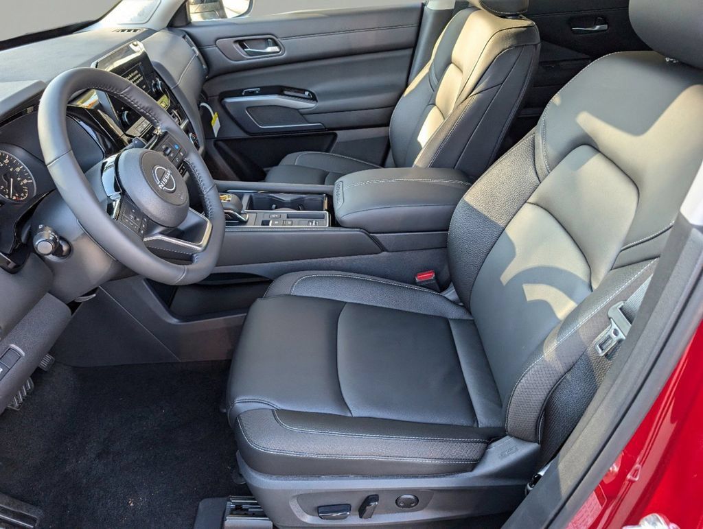 Certified 2025 Nissan Pathfinder SL w/ SL Premium Package FWD image 19