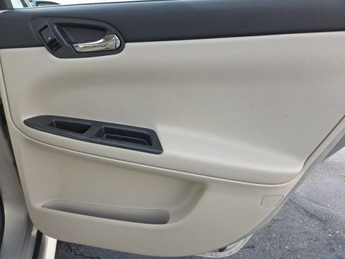 Used 2009 Chevrolet Impala LT w/ Luxury Edition Package image 21