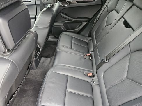 Certified 2025 Porsche Macan image 28