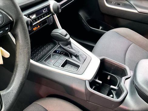 Used 2022 Toyota RAV4 LE image 15