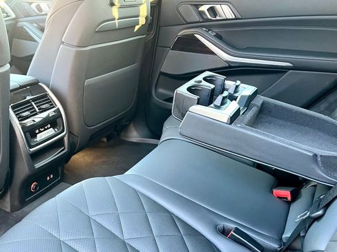 Used 2024 BMW X7 xDrive40i w/ Premium Package image 18